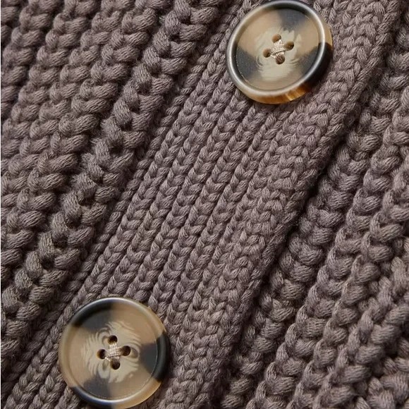 ISO: Everlane The Texture Cotton Cardigan in size medium, large or x-large - Picture 3 of 5